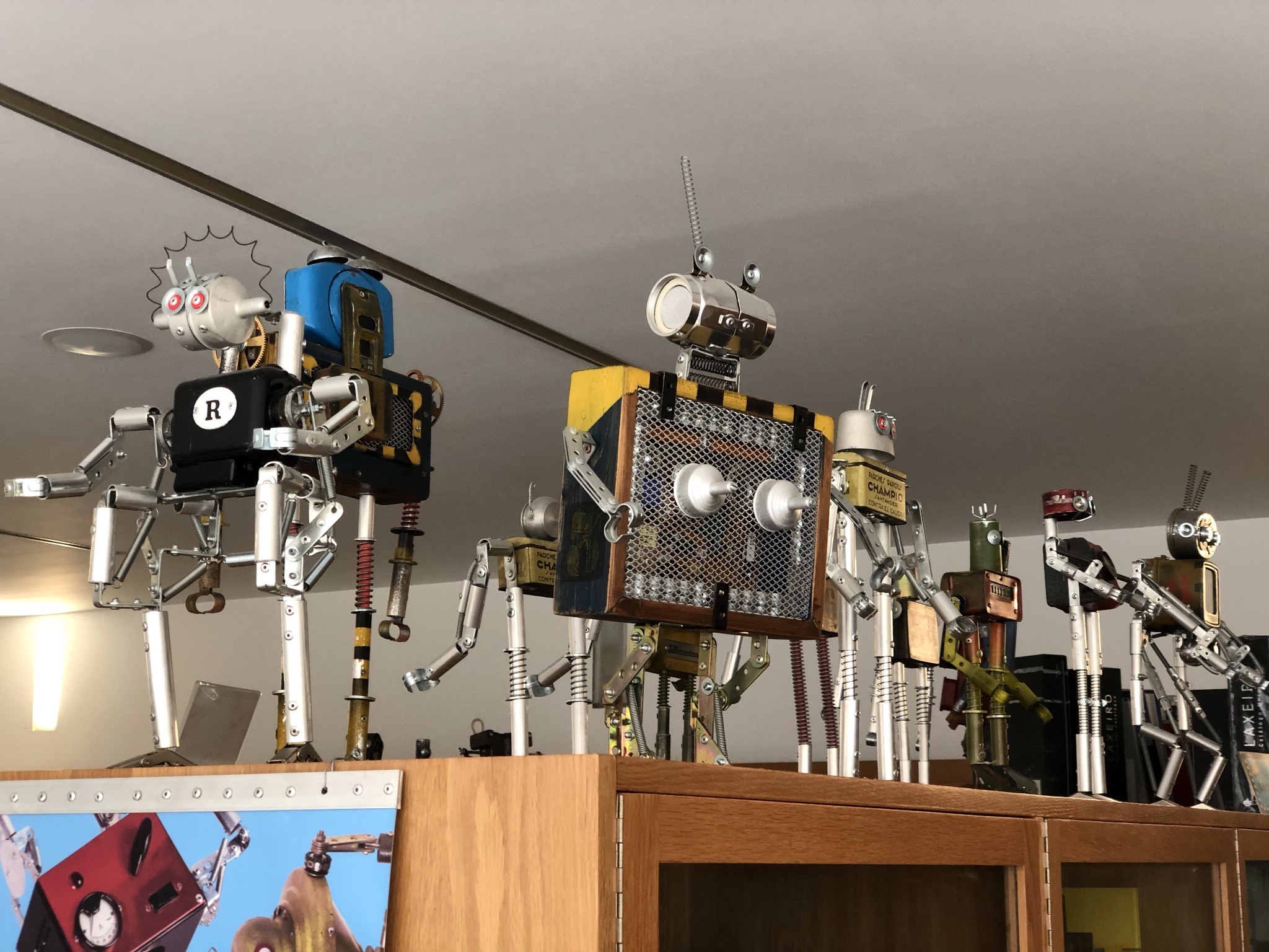 The museum of the galician people was closed, but Sabine and I went to this one. Here a few robots, which you can buy.